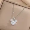 Collar de acero y titanio de estilo japonés-coreano para mujer, cadena de clavícula de alta gama, sin color, ligero, de lujo, con trébol de cuatro hojas a juego.