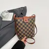 Bolso cruzado de lujo de nicho para mujer, Bolso tipo cubo popular transfronterizo, Bolso de hombro versátil y moderno para el día a día, Bolso de hombro ligero