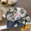 Roupas Infantis Meninos Conjunto de Primavera 2026 Estiloso Roupa de Primavera e Outono para Bebê Camisa Tie-Dye Manga Longa Conjunto de Três Peças Roupas para Recém-Nascidos