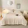 Manta de tafetá e fleece de cor sólida para comércio exterior feita sob medida, manta jacquard de camada dupla espessada, manta de flanela de lã de cordeiro