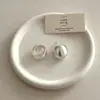 Pendientes Redondos Geométricos Huecos Cepillados de Diseño de Alta Gama Exquisitos Versátiles Personalizados para Mujer Adornos de Oreja Simples Elegantes para el Día a Día