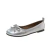 Zapatos planos bajos de estilo ballet para mujer, nueva colección primavera-verano 2026, adecuados para combinar con faldas, zapatos Mary Jane de piel, mocasines y zapatos náuticos