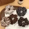 Goma para el pelo plisada estilo retro perezoso color café con lunares, tipo intestino grueso grande, accesorio de pelo versátil coreano para coletas y moños
