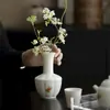 Dinastía Tang y Song Jade Arcilla Porcelana Blanca Florero Floral Pintado a Mano Accesorios para Ceremonia del Té Decoración de Sala de Té Cerámica Florero para el Hogar Arreglo Floral Florero Pequeño