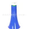 Líderes de torcida gritam e torcem grandes barracas telescópicas de três chifres vendendo brinquedos vuvuzela outlet de fábrica de bife