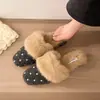 Sapatos Fofos de Pelúcia Estilo Francês Femininos Ins Celebridade da Internet Deslizantes Fofos Bico Fechado Salto Alto Outono/Inverno Chinelos de Algodão para Exterior