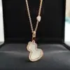 Colar Elegante Francês de Agata Vermelha em Forma de Cabaça para Mulheres, Tendência Nacional, Design de Nicho, Corrente de Clavícula de Madrepérola Branca de Alta Qualidade