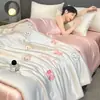 Conjunto de Colcha de Seda Gelada Bordada de Verão com Quatro Peças, Lavável, Colcha com Sensação Fresca para Ar Condicionado, Colcha Fina de Verão, Presente de Verão, Colcha de Verão