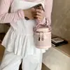 Bolsos de diseño de nicho transfronterizos para mujer 2026 nuevo bolso cruzado casual de moda con personalidad bolso de mano elegante bolso tipo cubo moderno