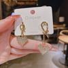 Pendientes asimétricos de lujo ligeros y de alta gama con un toque distintivo para mujer, elegantes y modernos, accesorios para las orejas que combinan con todo.