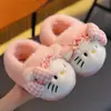 Almacén de Yiwu - Pantuflas de algodón para niños con temática de gatos, engrosadas para invierno, pantuflas de interior para niñas, antideslizantes y cálidas para niños y bebés