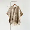 Casaco tipo xale com estampa paisley preto e branco, capa vintage desgastada com franjas, peça de outer wear solta e quente para mulheres no outono e inverno
