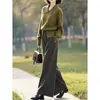 Um Conjunto Completo de Roupas Elegantes, de Nicho e Únicas, Belos Tricôs Verdes, Conjuntos Casuais de Calça para Mulheres no Início da Primavera