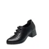 Zapatos de mujer de moda con tacón grueso de remaches, nuevo modelo de otoño 2026, zapatos de mujer cómodos y versátiles de suela blanda, zapatos de cuero de tacón medio, zapatos para mamá