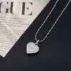 Colar com Pingente de Coração Bicolor Escovado de Luxo Leve Design de Moda Feminina Corrente de Clavícula de Alta Qualidade Joias para Atacado