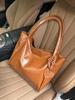 Bolsa Tote de Couro Macio com Design de Coração Exclusivo Grande Capacidade 2026 Nova Moda Coreana Bolsa de Mão Estilo Escuro Bolsa de Ombro