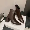 Botas de tornozelo estilo coreano com bico fino e salto grosso para mulheres, moda outono 2026 novo estilo, botas de salto médio finas, gentis e versáteis
