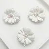Nuevo Tejido de Super Fibra Accesorios de Flor de Margarita Broche DIY Bolsos Zapatos y Calcetines Fundas para Teléfono Móvil Ropa Accesorios Semi-Terminados