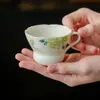 Taza de té de cerámica pintada a mano bajo vidriado de peonía y mariposa con asa, taza de maestro, juego de té kung fu para uso doméstico