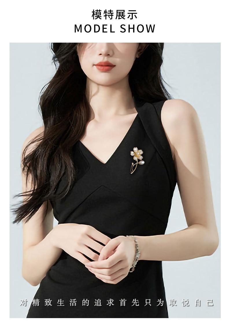 时尚轻奢风贝壳花朵胸针小众新品简约花卉别针ins潮