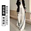 Pantalones de chándal negros de moda de este año para mujer, con tres rayas curvas y pierna ancha, novedad otoño 2026, holgados y estilizados