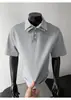 Camiseta Listrada Retro Americana Versátil de Verão Falsa Duas Peças com Gola Polo de Manga Curta para Mulheres com Design Solto