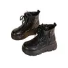 Botas Martin femininas de couro macio com forro de fleece, botas curtas, novo estilo outono/inverno 2026, sapatos de sola grossa que aumentam a altura para mulheres baixinhas, botas de cano alto de algodão