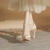 Jin Gang YY10501 Sapatos de Salto Alto Vazados 2025 Novo Verão Bico Quadrado Moda Salto Grosso Sandálias Versáteis para Mulheres