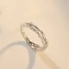 Nuevos anillos de pareja con ramas entrelazadas, diseño de nicho para hombres y mujeres, sensación de alta gama, incrustados de diamantes, románticos y ajustables
