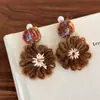 Brincos de Flor de Lã com Pérolas Adequados para o Inverno, Brincos Doces e Bonitos para Mulheres no Outono e Inverno, Novo Estilo Mais Vendido