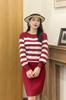 Traje de moda popular Spice Girl de principios de otoño, nueva camiseta suave de manga larga a rayas, falda adelgazante de cintura alta, tendencia para mujer