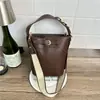 Bolsa de mão grande estilo vintage com toque de luxo, novo modelo de moda de nicho para o dia a dia, bolsa transversal de ombro único para mulheres