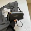 Bolsa Pequena Retrô Bolsa Feminina 2025 Nova Moda Outono e Inverno Ombro Único Transversal Bolsa Satchel Feminina de Alta Qualidade Bolsa Quadrada Pequena