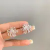 Pendientes de botón únicos y deslumbrantes de Zirconia con forma de fuegos artificiales con sentido de diseño, Pendientes de alta gama modernos y elegantes con un temperamento romántico
