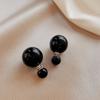 Aretes Geométricos Asimétricos Plegados de Cuentas de Cristal Aguja de Plata Aretes Negros Elegantes de Alta Gama Lujo Accesible Aretes Versátiles