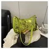 Bolso Cuadrado Pequeño con Cadena de Aspecto Elegante y Moderno Bolso Cruzado de Moda Nuevo Verano 2025 Bolso de Hombro/Axila de Mezclilla Brillante