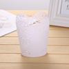 Suministros de oficina de Corea, cesta creativa y bonita para bolígrafos, cesta pequeña para basura de escritorio, cesta de almacenamiento con patrón hueco, contenedor para bolígrafos, venta al por mayor