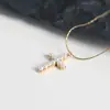 Collar con Colgante de Cruz de Perlas Estilo Francés Ins Tendencia Acero de Titanio para Mujer, Diseño de Nicho de Lujo Ligero Exquisita Cadena para Clavícula