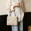 Nuevo bolso de mano floral estilo pastoral, con un delicado estampado floral, un diseño fresco y elegante, un bolso tote de gran capacidad y un bolso de hombro para mujer
