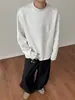 Sudadera casual de manga larga deconstruida gris para hombre, estilo streetwear americano otoño/invierno, corte regular, cleanfit, adecuada como capa interior o camiseta base
