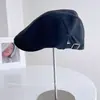 Chapéu Retro para Frente em Couro PU Feminino Outono Estilo de Rua Tendência Chapéu Bico de Pato Versátil Afina o Rosto Boina para Trás Tendência