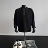 Sudadera acolchada negra con media cremallera en los hombros para hombre, estilo de alta calle americano para primavera y otoño, camiseta de manga larga con tachuelas, capa base pesada fresca y elegante