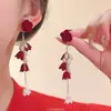 Pendientes de Copo de Nieve de Terciopelo para Mujer Nicho de Gama Alta Pendientes Rojos de Año Nuevo Otoño e Invierno 2025 Nuevo Estilo Caliente Pendientes de Año Nuevo
