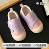Tênis de lona infantil, tênis brancos para meninos, estilo verão, sapatos casuais de sola macia para meninas, bebês e crianças da pré-escola, tênis de lona sem cadarço