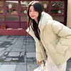 2025 Nova Moda Estilo Coreano Jaqueta Curta Puffer de Algodão Feminina Inverno Petite 2026 Nova Acolchoada Quente com Capuz