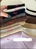 Chaleco de Punto Redondo con Botones Dorados Pequeños Estilo Retro Transmisión en Vivo para Mujer, Estilo Coreano Holgado, Suave y Adelgazante, Adecuado para Usar en Capas en Otoño e Invierno