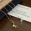 2026 Cadena Elegante para Clavícula para Mujer con Baño de Oro Real, Microincrustaciones de Circonia, Diseño Único y Collar con Lazo, Exquisito y Sencillo
