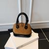 Bolso de concha de mano vintage de nicho para mujer, nuevo diseño de moda 2025, bolso de hombro con bordado acolchado, bolso cruzado mate