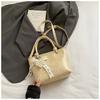 Bolsa de encaje estilo coreano para mujer 2026 Nuevo modelo de verano Bolso cruzado de mano simple Moda Versátil Exquisito Bolso tipo cubo
