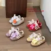 Sapatos Infantis Qqo Coleção Primavera 2026 Cor de Doce Couro Genuíno Sapatos de Treino Alemães para Meninas com Solas Macias e Versão Ab Floral Tênis Esportivos